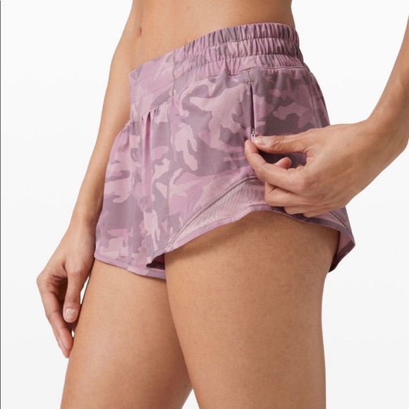 NWT Lululemon Hotty Hot Shorts 2.5” - Picture 4 of 4